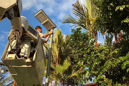 Harnessing Technology: Solar Street Lights with Remote Control