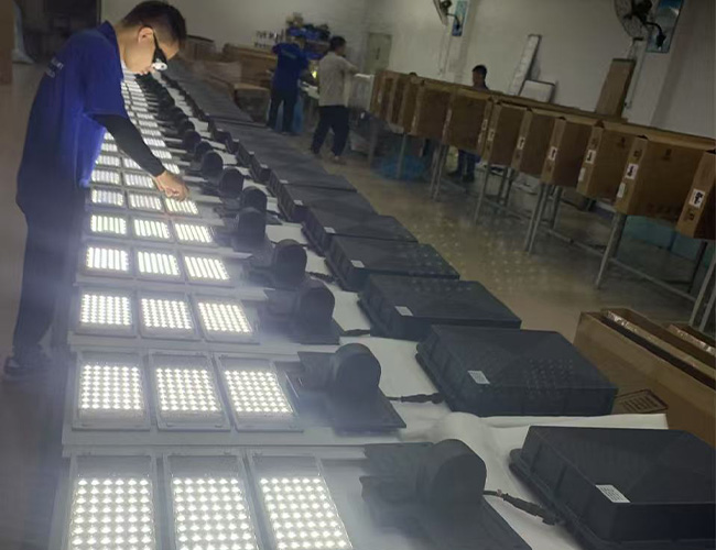All-In-One-Solar-Adjustable-LED-Street-Light
